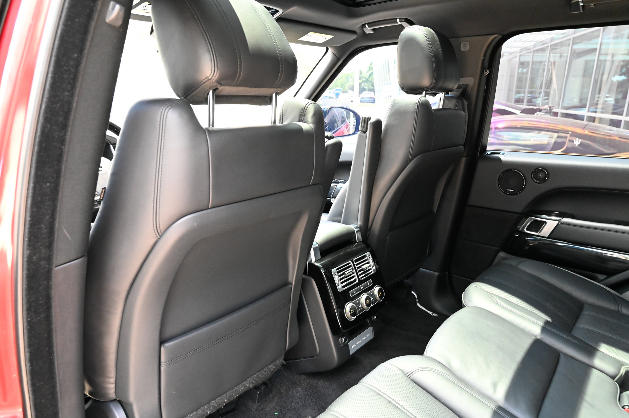 Used 2017 Land Rover Range Rover Supercharged AWD/4WD image 35