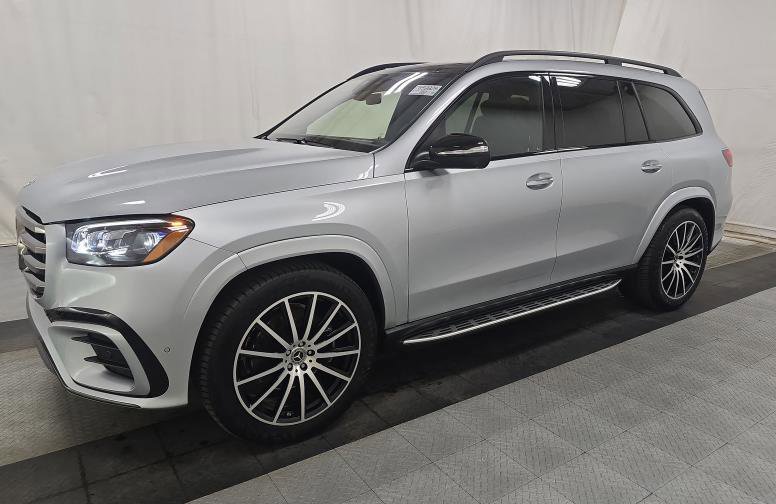 Used 2025 Mercedes-Benz GLS 580 4MATIC image 2