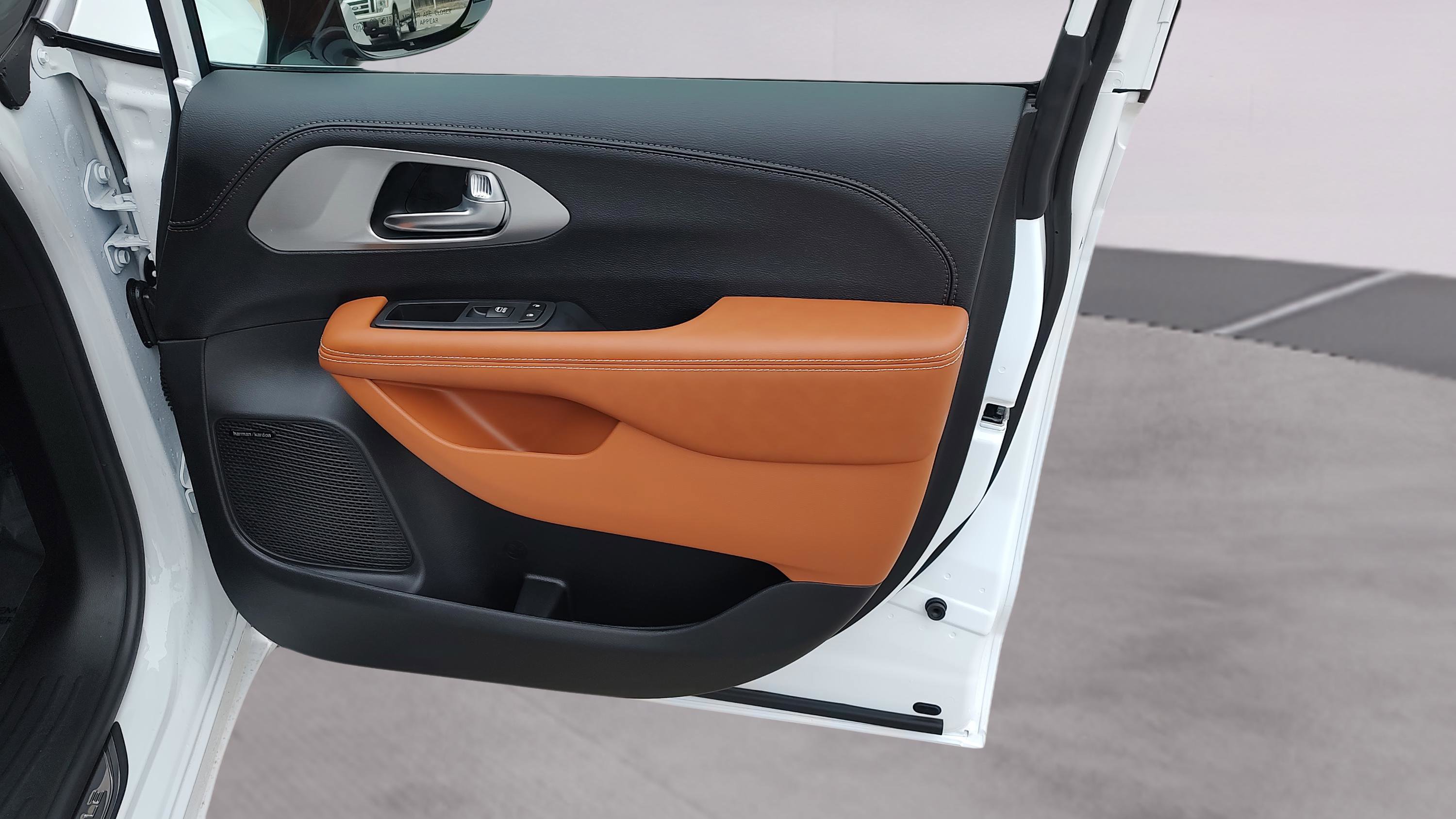 New 2026 Chrysler Pacifica Pinnacle image 17