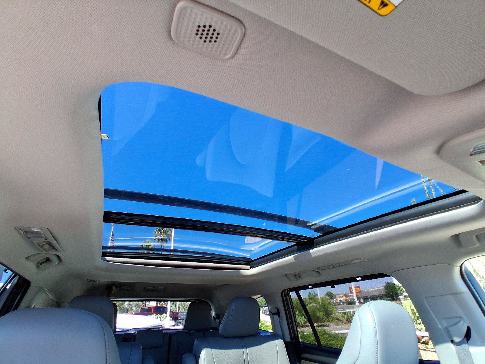 Certified 2024 Toyota Highlander Platinum AWD/4WD image 36