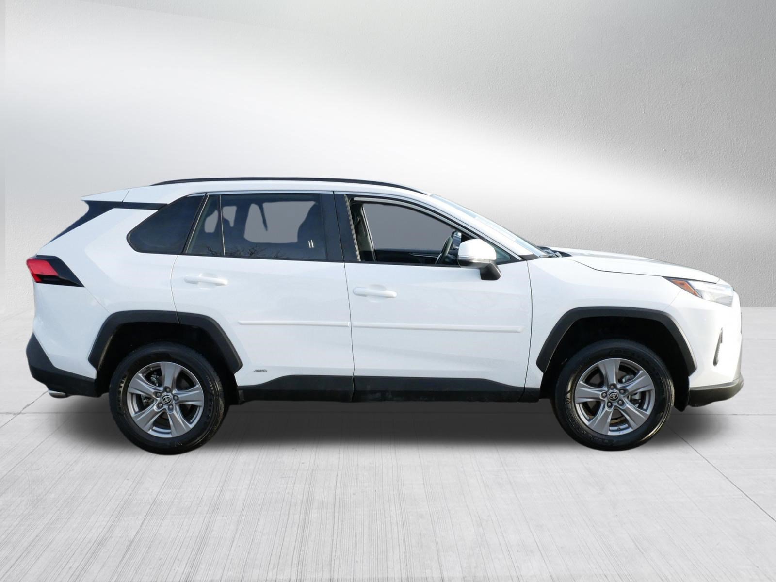 Used 2024 Toyota RAV4 LE image 8