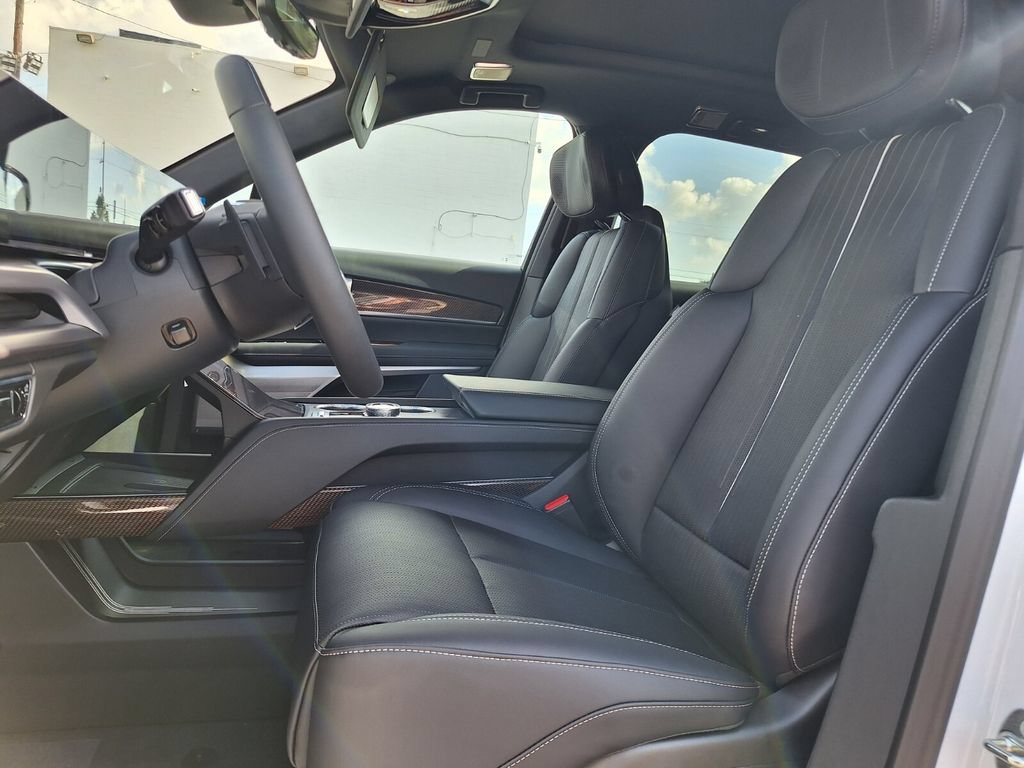 New 2027 Cadillac Vistiq Luxury w/ LPO, Floor Liner Package AWD/4WD image 23