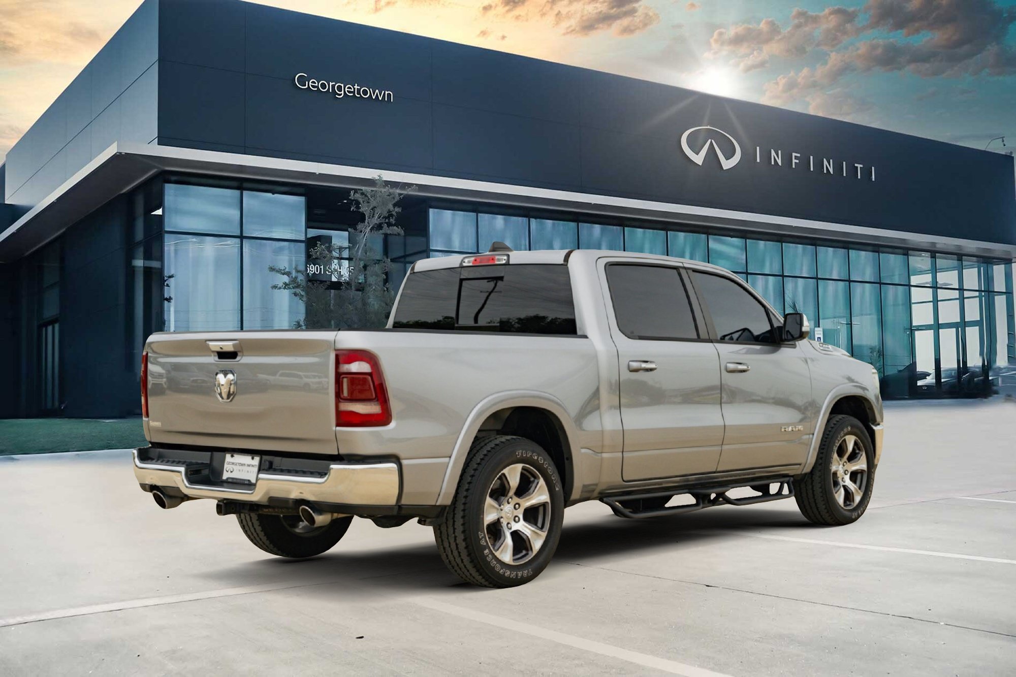 Used 2022 RAM 1500 Laramie AWD/4WD image 5
