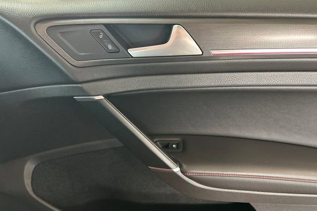 Used 2018 Volkswagen GTI SE w/ SE Leather Package image 21
