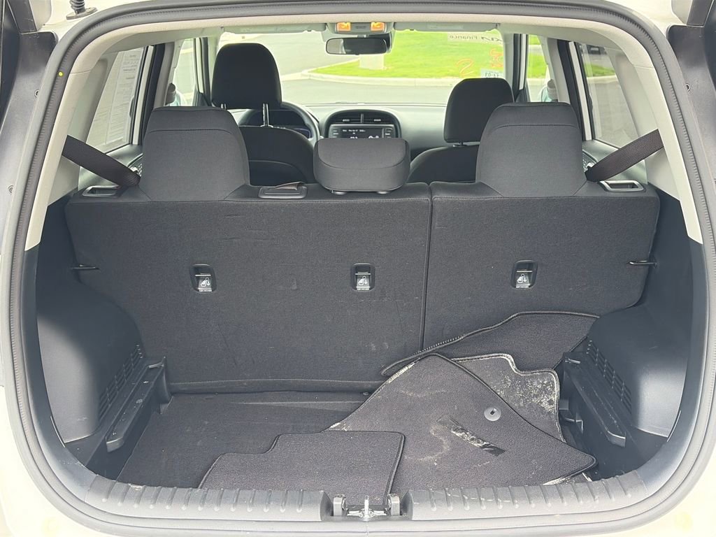 Used 2025 Kia Soul LX FWD image 7