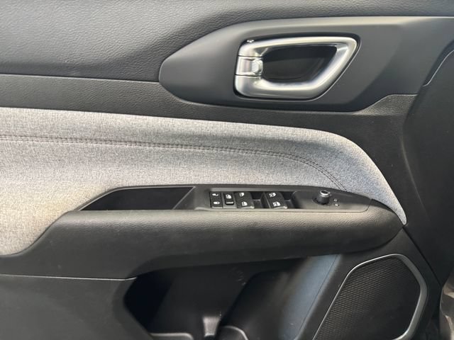 Used 2023 Jeep Compass Latitude AWD/4WD image 25