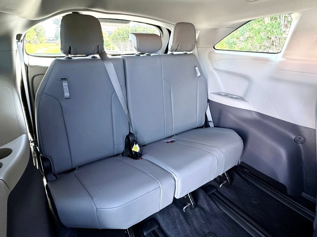 Used 2021 Toyota Sienna XLE AWD/4WD image 37