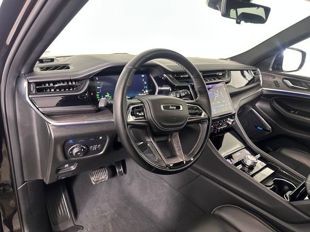 Used 2022 Jeep Grand Cherokee Overland w/ Advanced Protech Group III AWD/4WD image 14