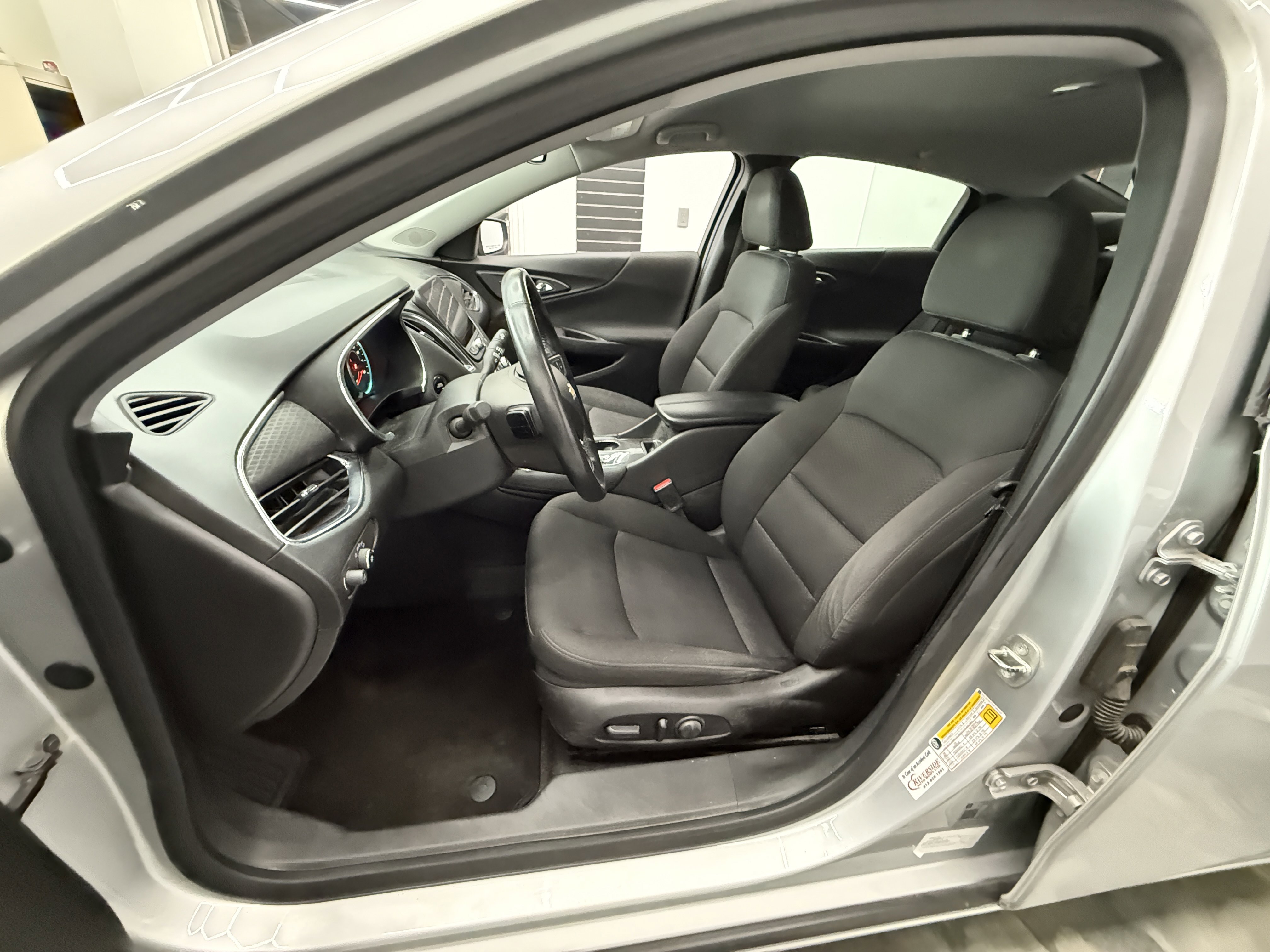 Used 2018 Chevrolet Malibu LT image 11