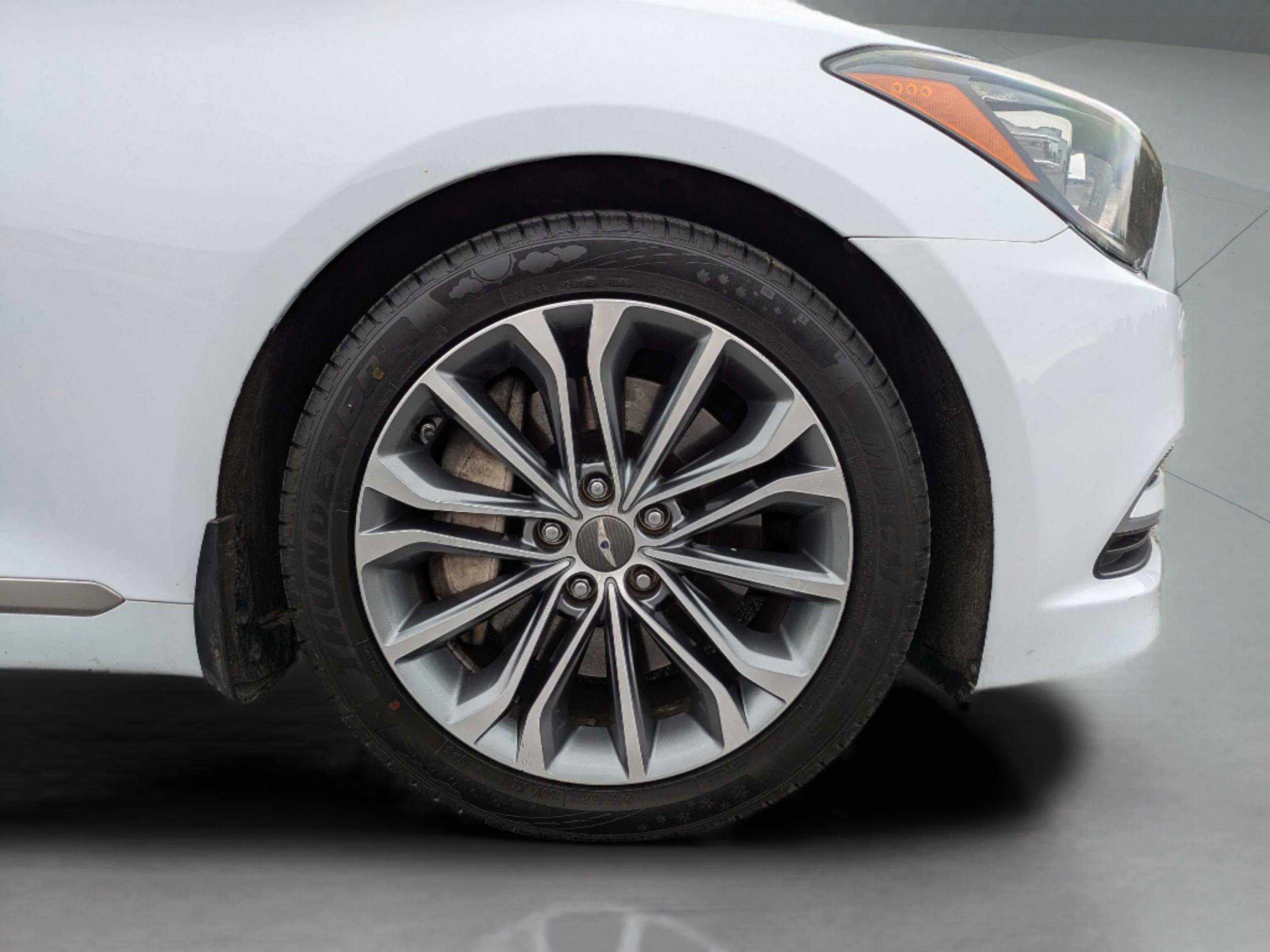 Used 2015 Hyundai Genesis 3.8 RWD image 32