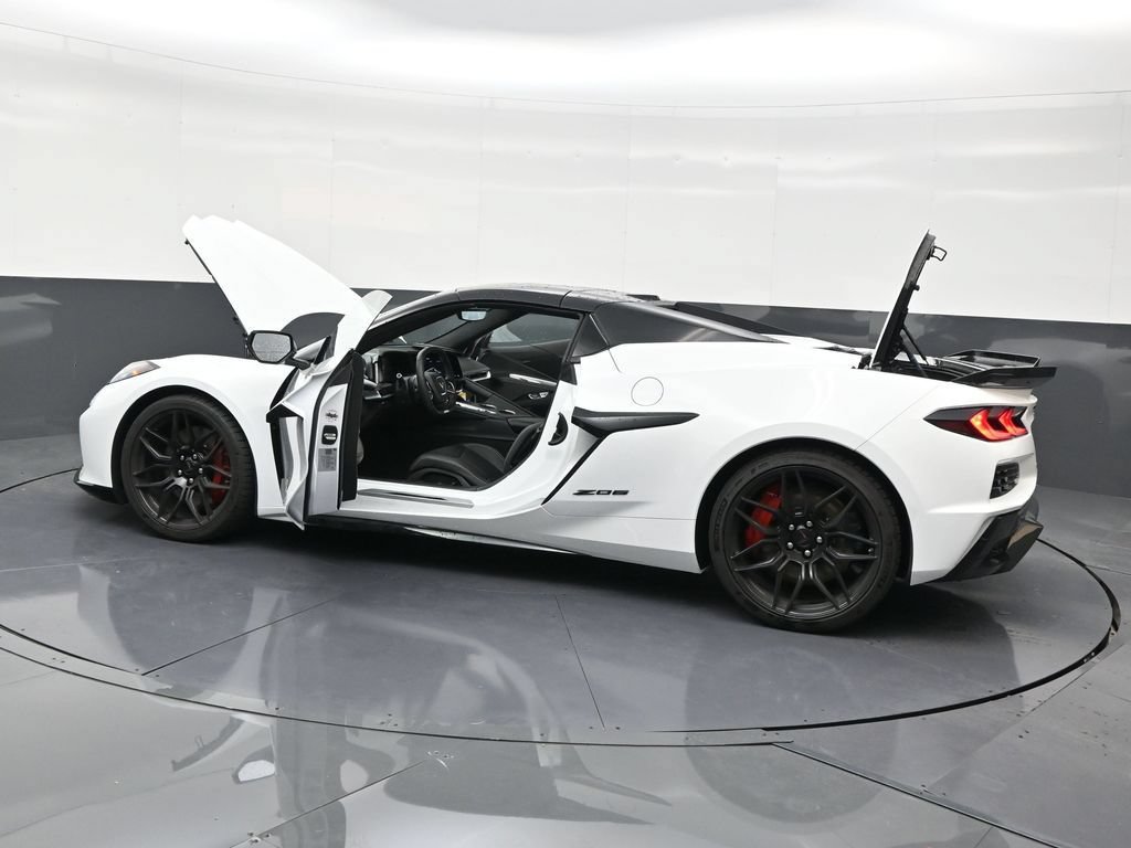 Used 2026 Chevrolet Corvette Z06 RWD image 31
