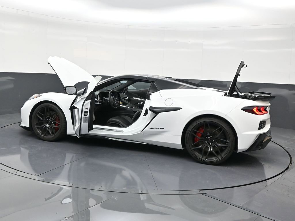 Used 2026 Chevrolet Corvette Z06 RWD image 31