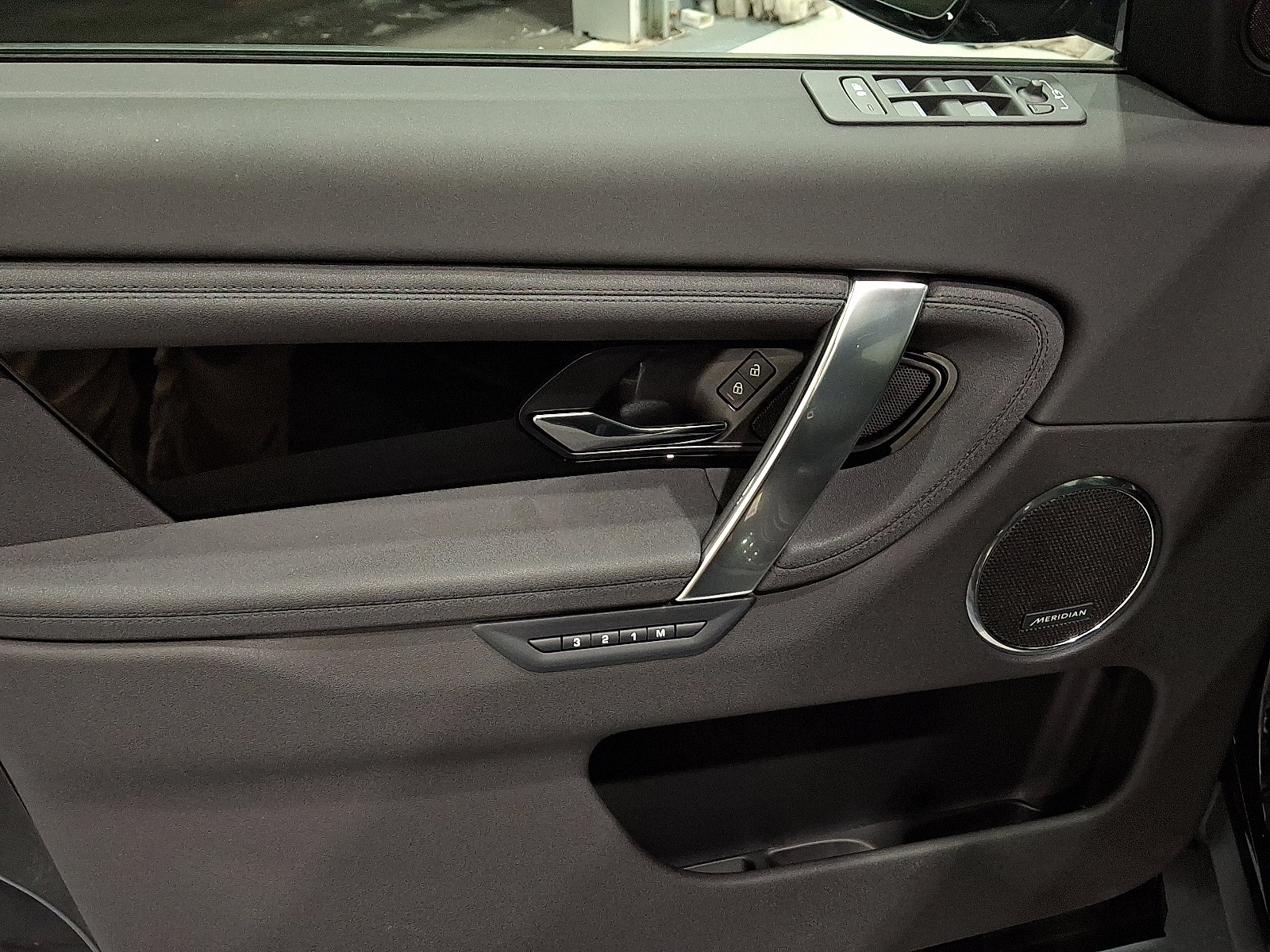 Certified 2025 Land Rover Discovery Sport S image 13