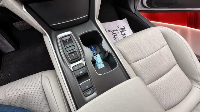 Used 2019 Honda Accord Touring image 27