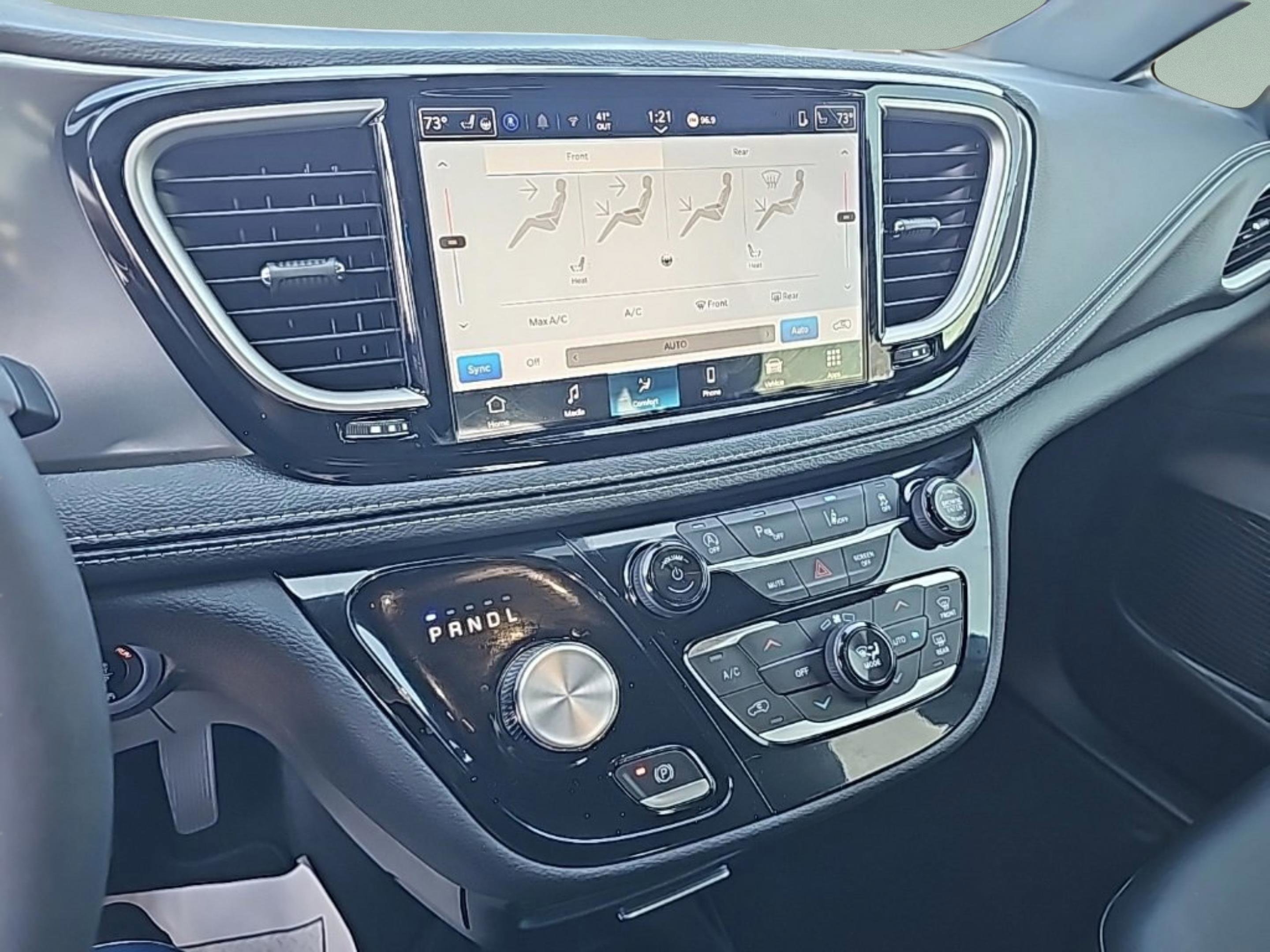 Used 2026 Chrysler Pacifica Select image 23