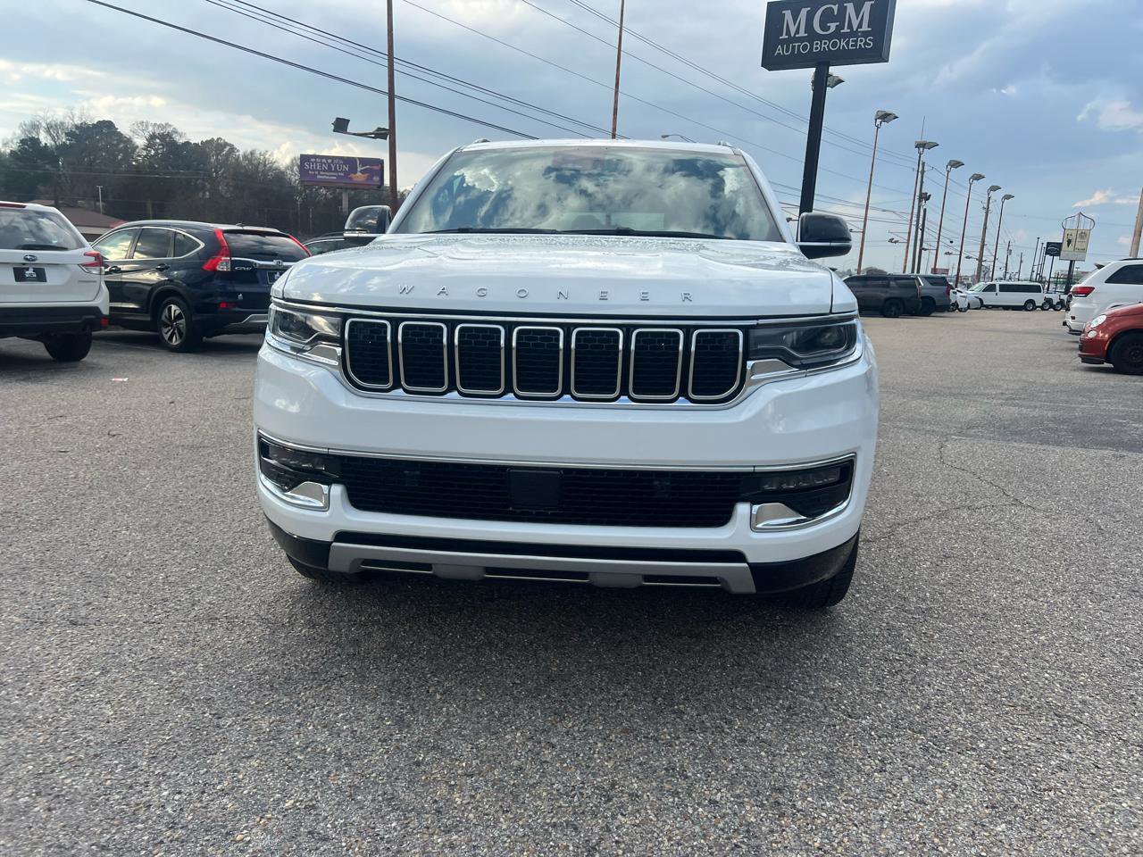 Used 2024 Jeep Wagoneer L Series II image 8