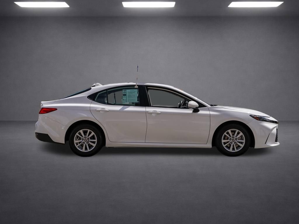 Used 2025 Toyota Camry LE image 3