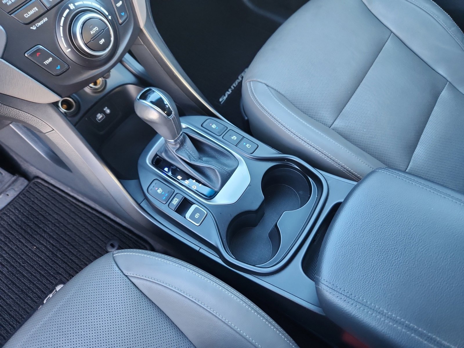 Used 2018 Hyundai Santa Fe Limited image 16