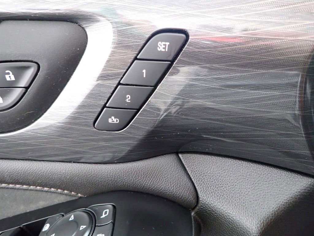 Used 2023 Chevrolet Traverse High Country image 3