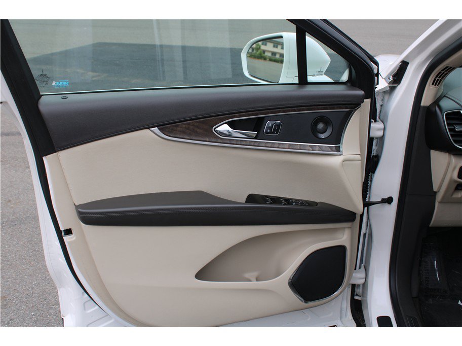Used 2016 Lincoln MKX Reserve w/ Technology Package AWD/4WD image 7