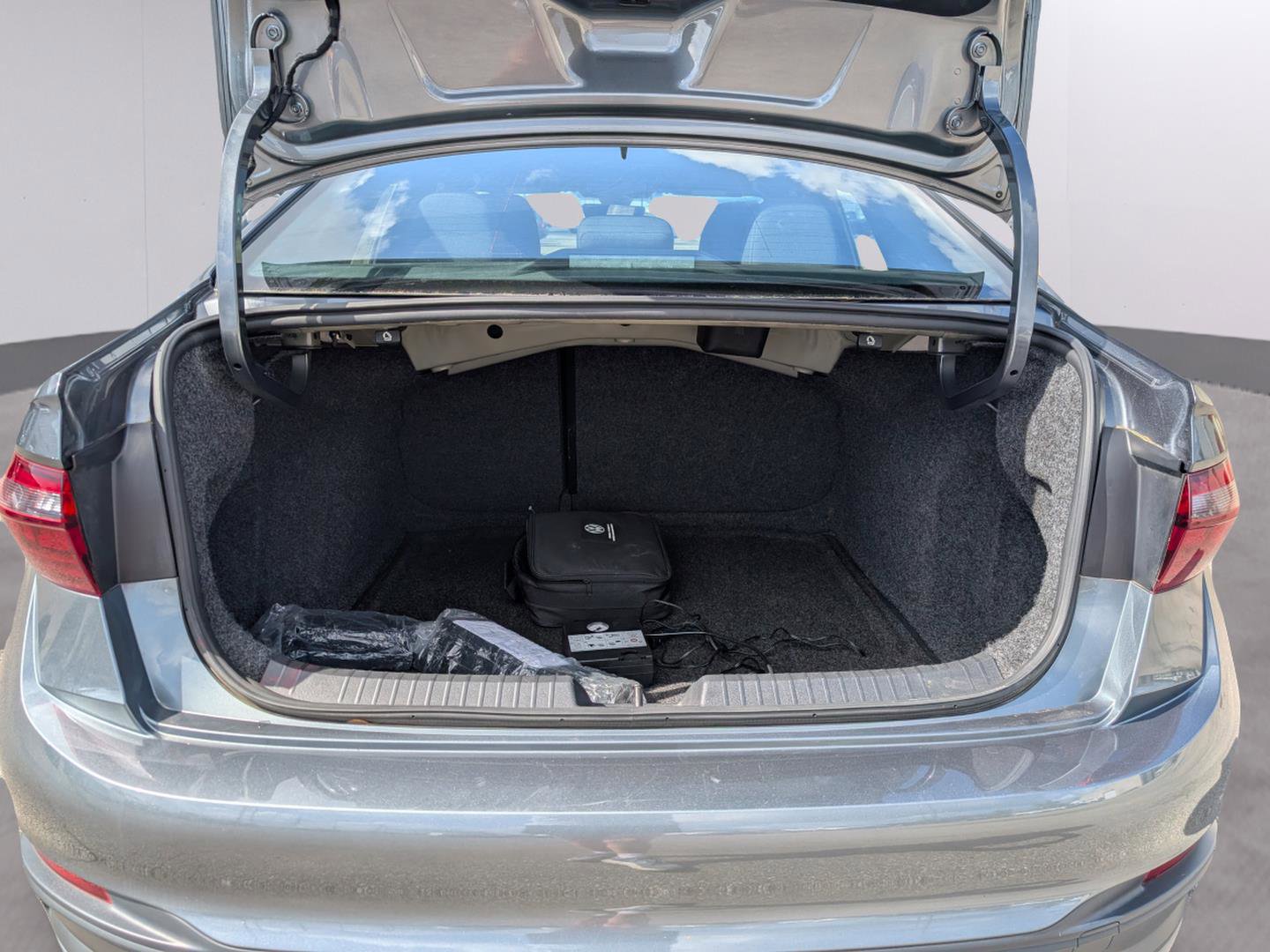 Used 2022 Volkswagen Jetta Sport image 23