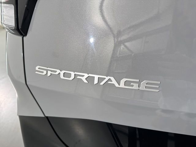 Used 2023 Kia Sportage SX image 11