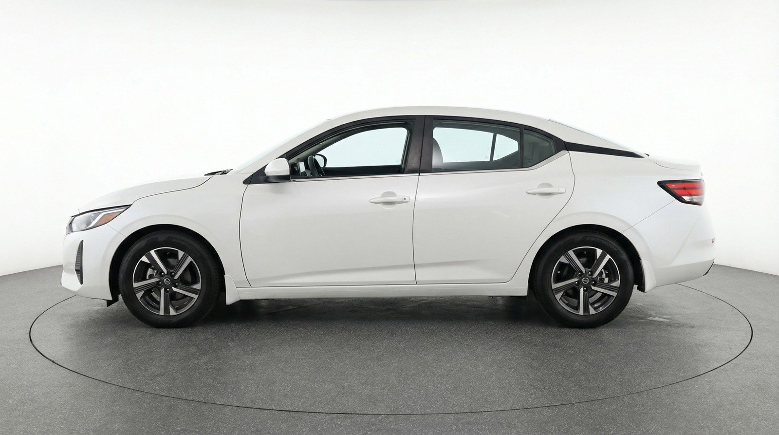 Used 2025 Nissan Sentra SV FWD image 5