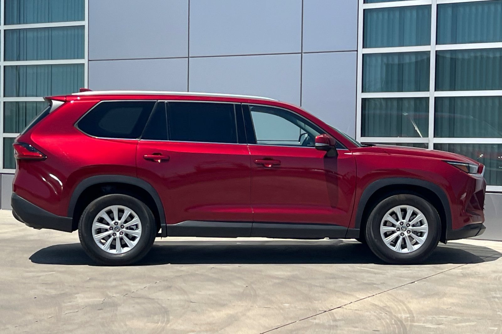 Certified 2024 Toyota Grand Highlander AWD Hybrid image 3