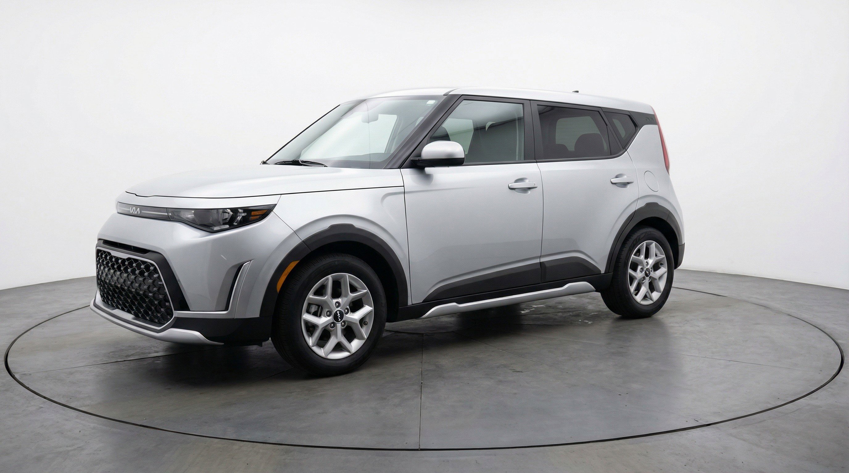Used 2025 Kia Soul LX w/ LX Technology Package image 3