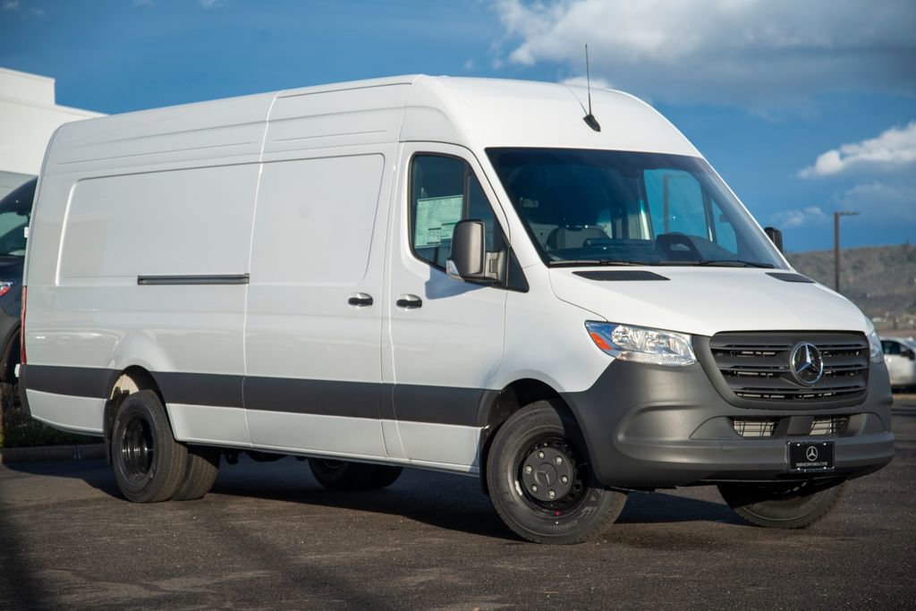 New 2026 Mercedes-Benz Sprinter 3500 video 3