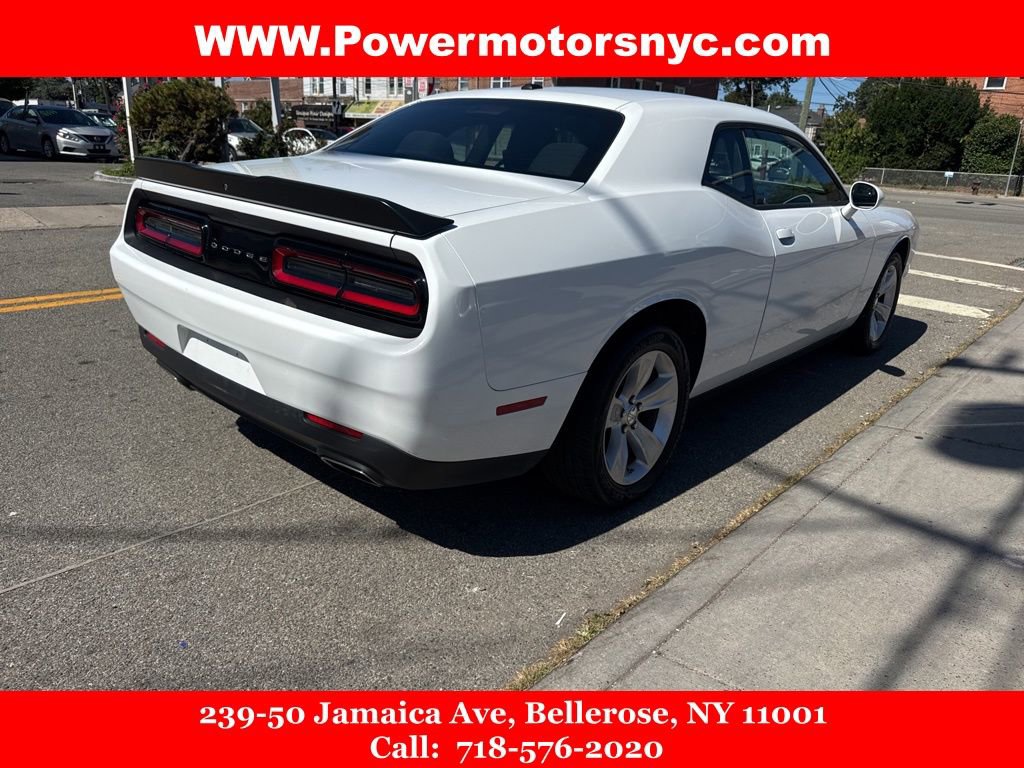 Used 2023 Dodge Challenger SXT image 5