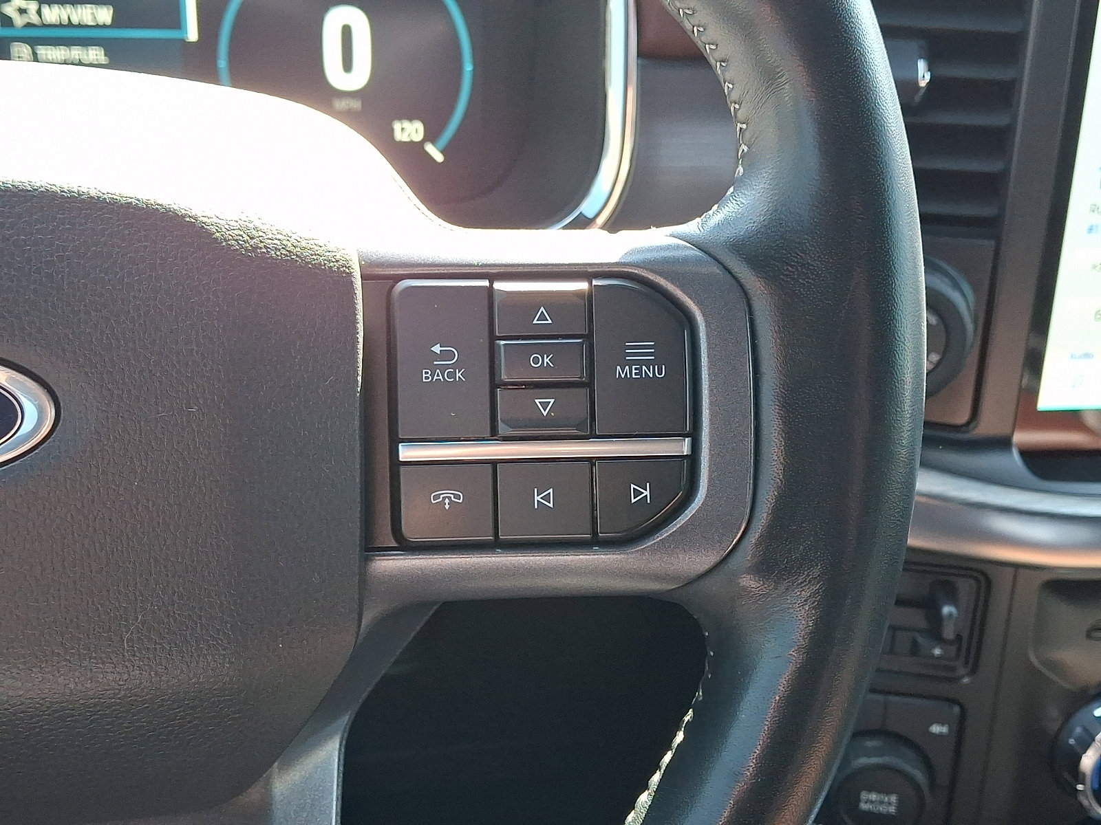 Certified 2023 Ford F150 Lariat w/ Equipment Group 502A High image 25