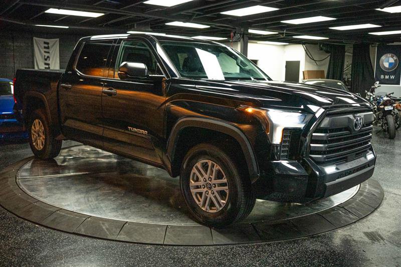 Used 2022 Toyota Tundra SR5 w/ SR5 Convenience Package image 5