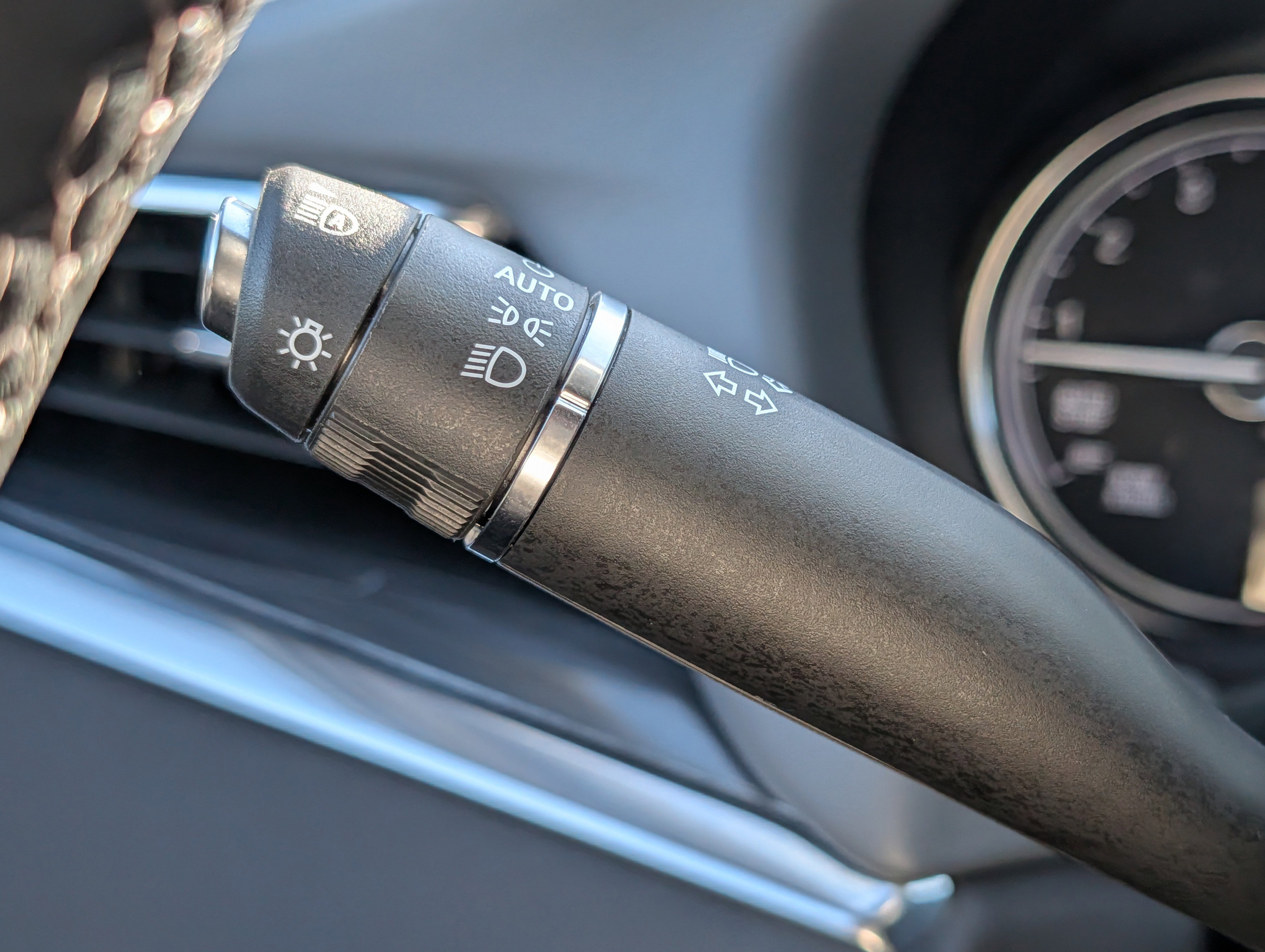 Used 2024 Buick Enclave Essence w/ Sport Touring Edition image 27