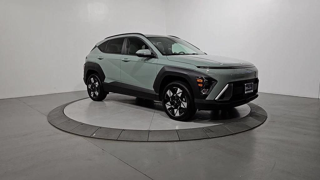 Certified 2025 Hyundai Kona SEL AWD/4WD image 9