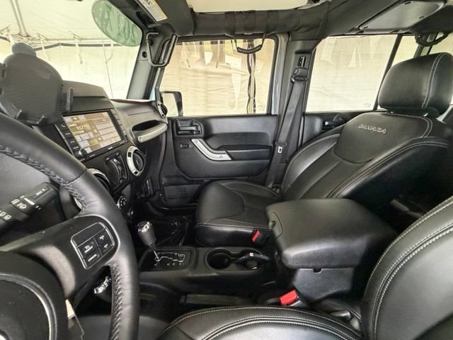 Used 2017 Jeep Wrangler Unlimited Sahara w/ Connectivity Group AWD/4WD image 20