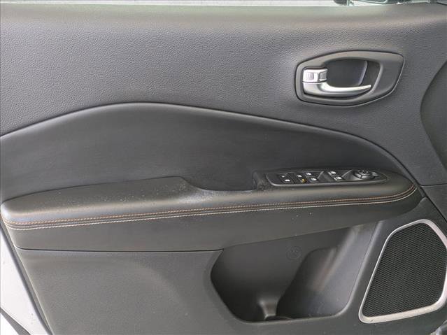 Used 2018 Jeep Compass Latitude w/ Popular Equipment Group FWD image 18