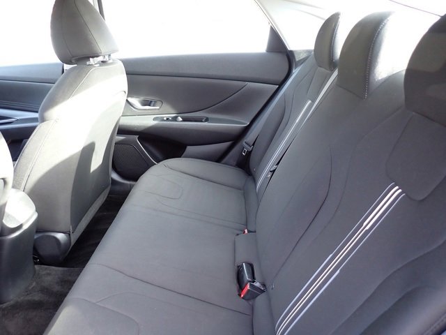 Used 2023 Hyundai Elantra SEL image 17