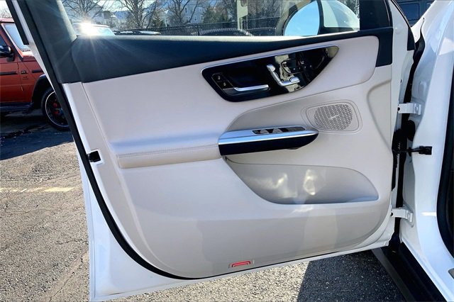 Used 2025 Mercedes-Benz GLC 350e 4MATIC image 18