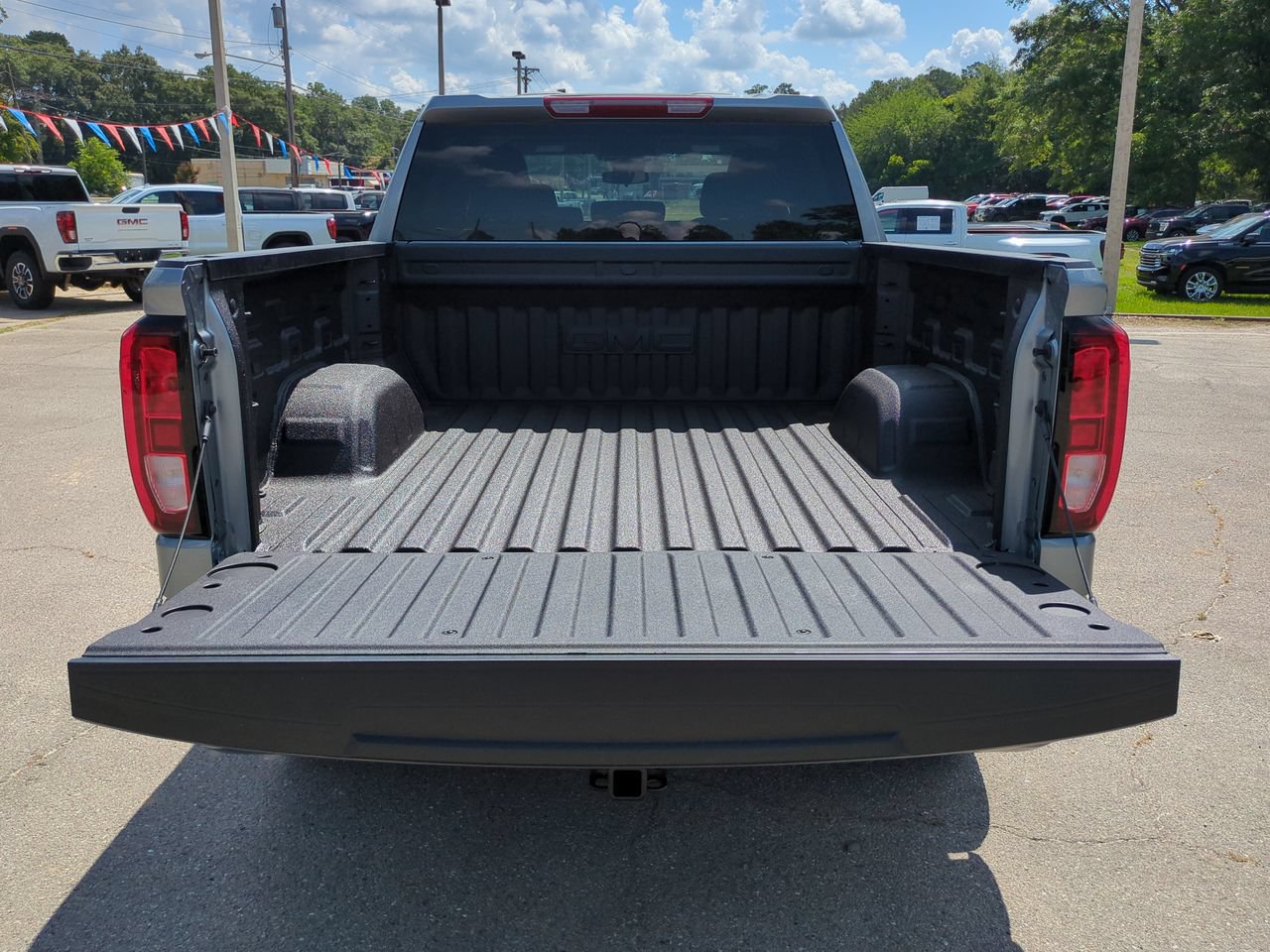 New 2026 GMC Sierra 1500 Elevation w/ Elevation Select Package AWD/4WD image 13