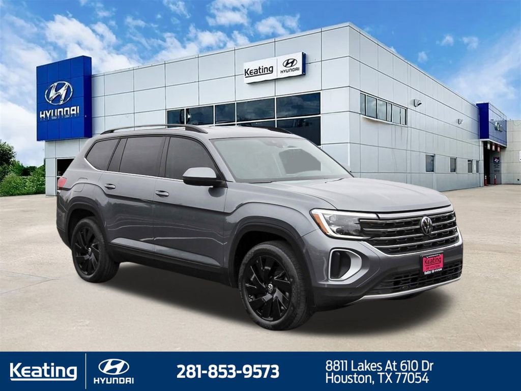 Used 2024 Volkswagen Atlas SE w/ Black Wheel Package image 3