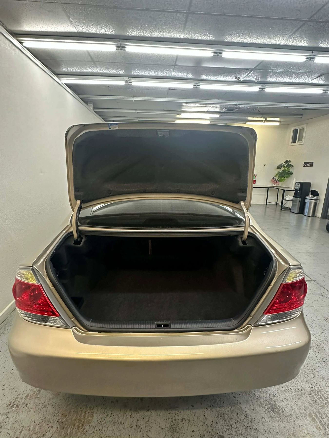 Used 2005 Toyota Camry LE image 56