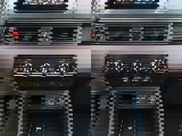 Used 2025 Honda Pilot Elite image 25