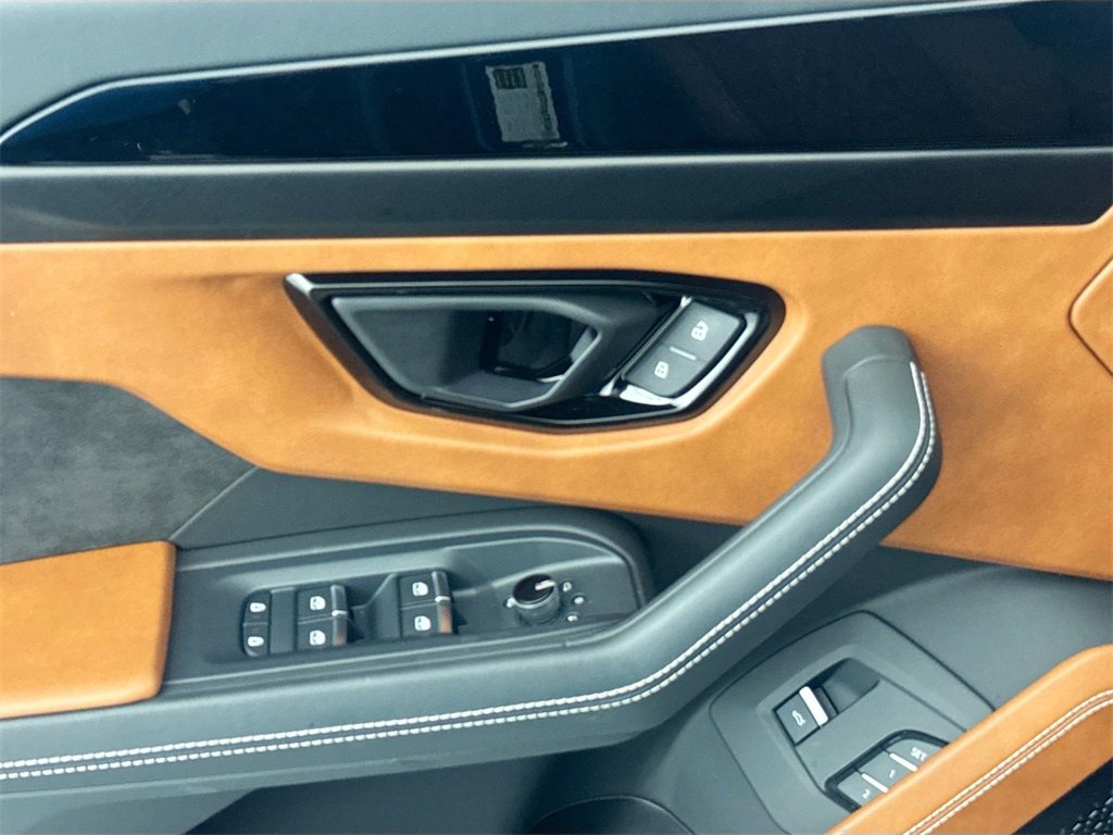 Used 2023 Lamborghini Urus S image 18