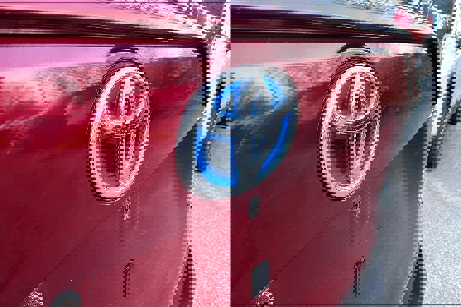 Used 2019 Toyota RAV4 LE w/ Carpet Mat Package image 29