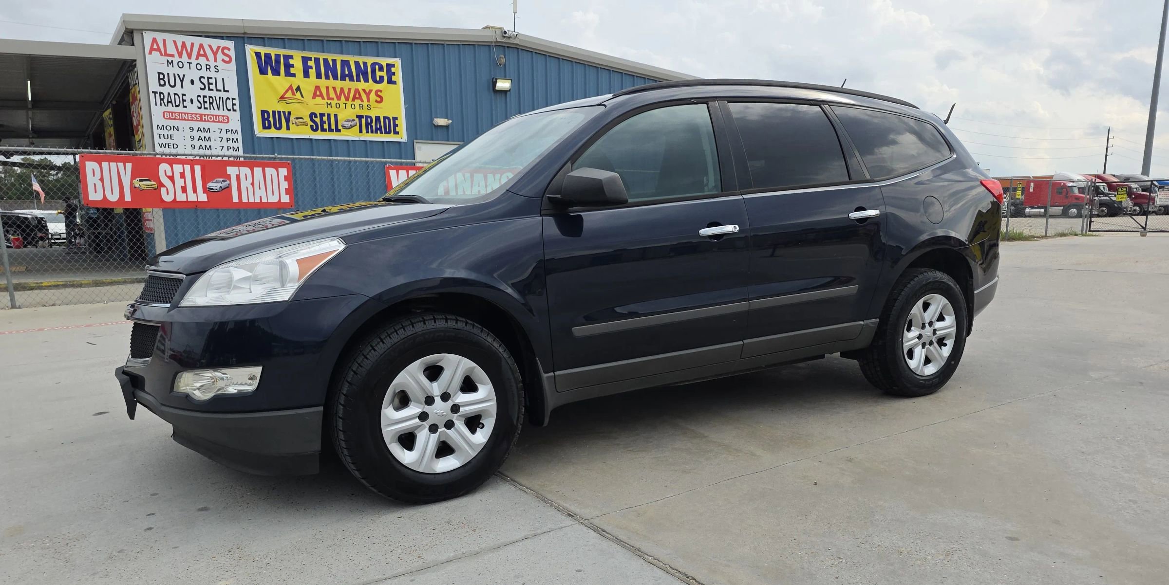 Used 2011 Chevrolet Traverse LS image 1