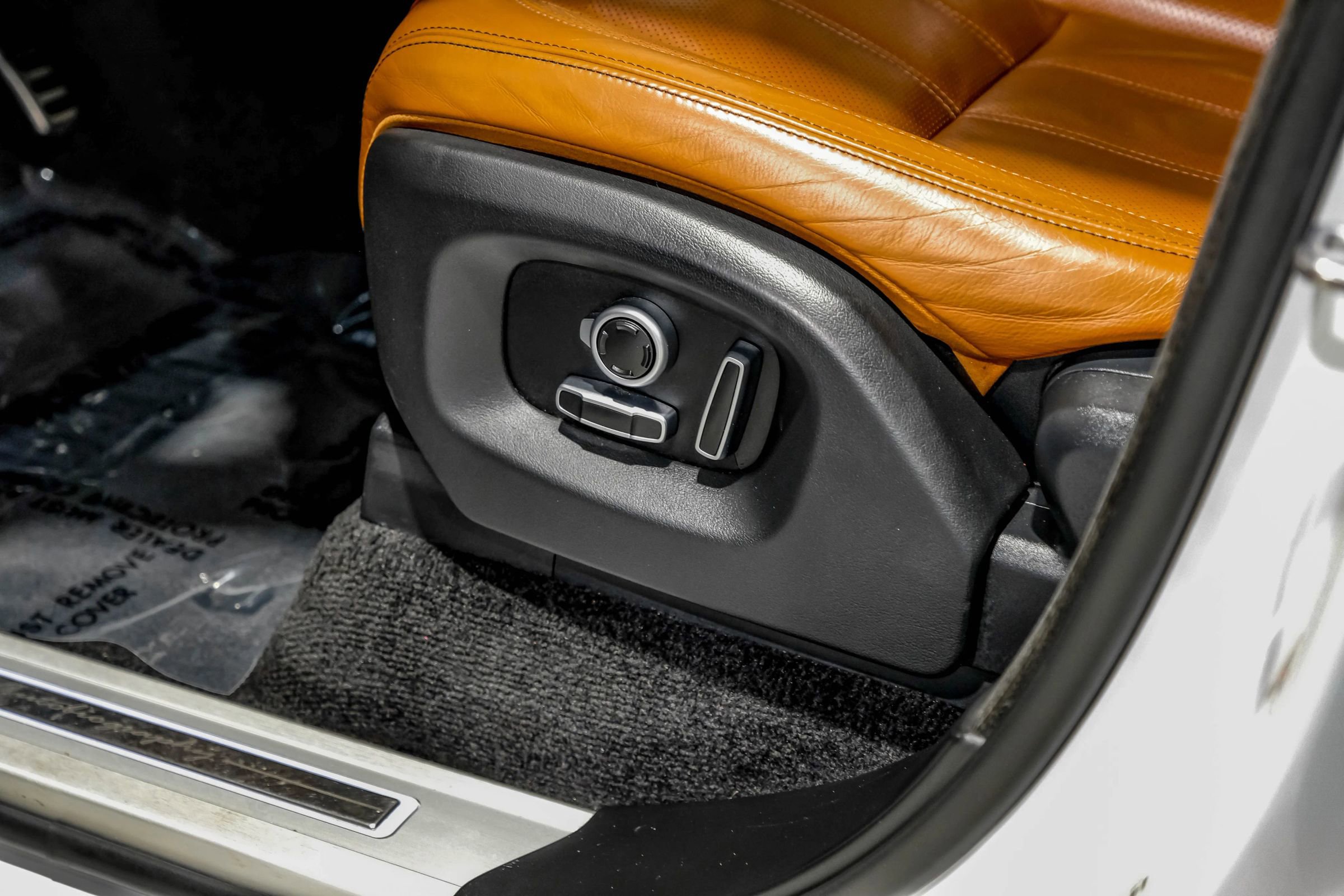 Used 2016 Land Rover Range Rover Autobiography image 44