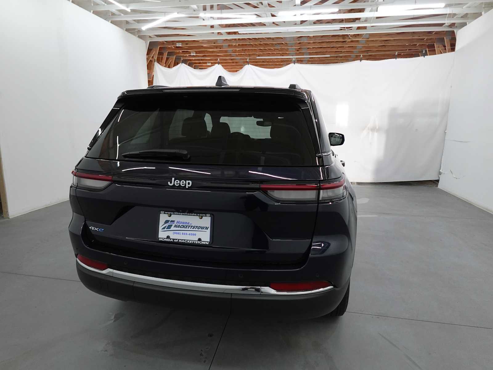 Used 2023 Jeep Grand Cherokee 4WD 4xe image 5