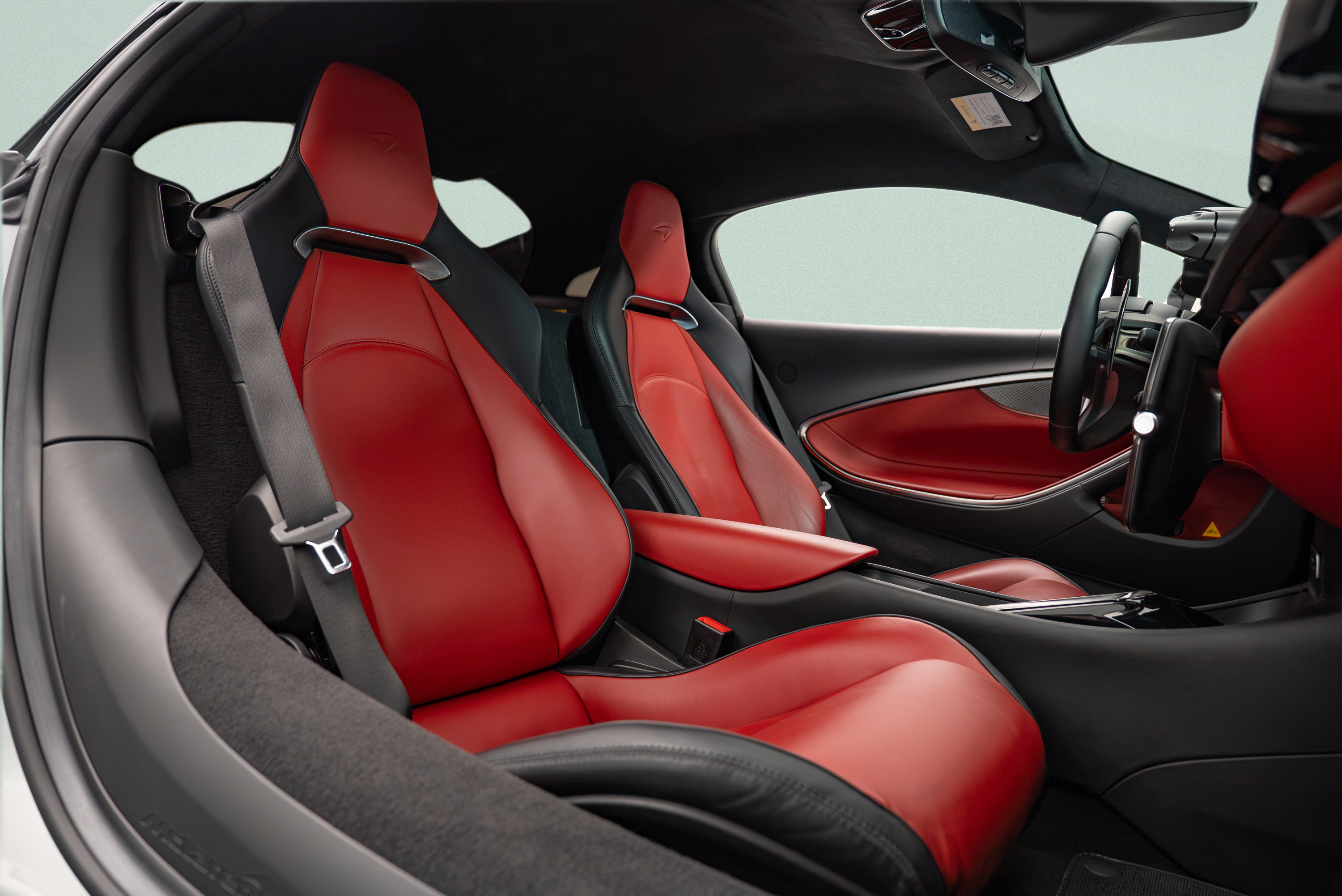 Used 2023 McLaren Artura RWD image 10