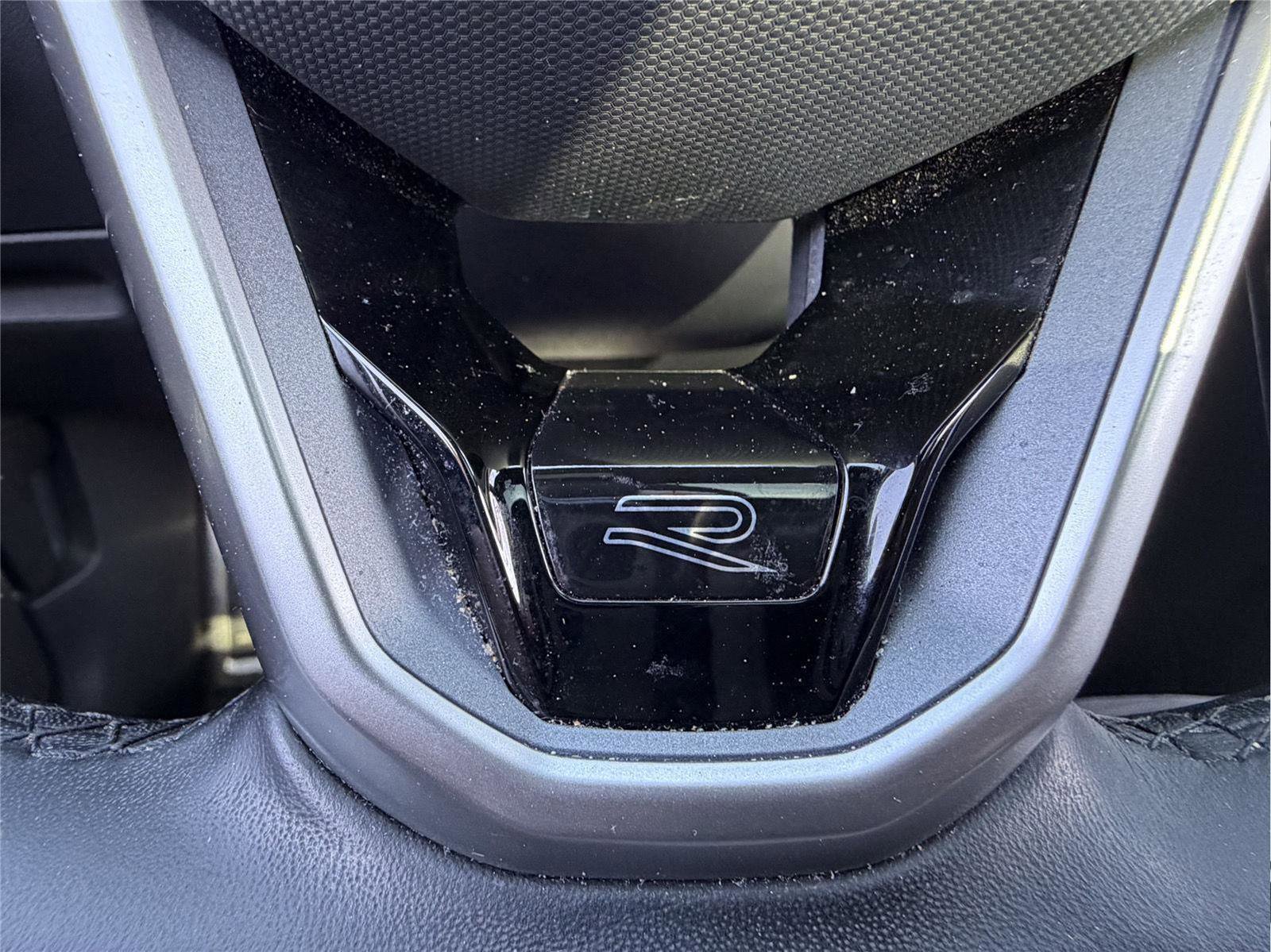 Used 2022 Volkswagen Tiguan SE R-Line image 15